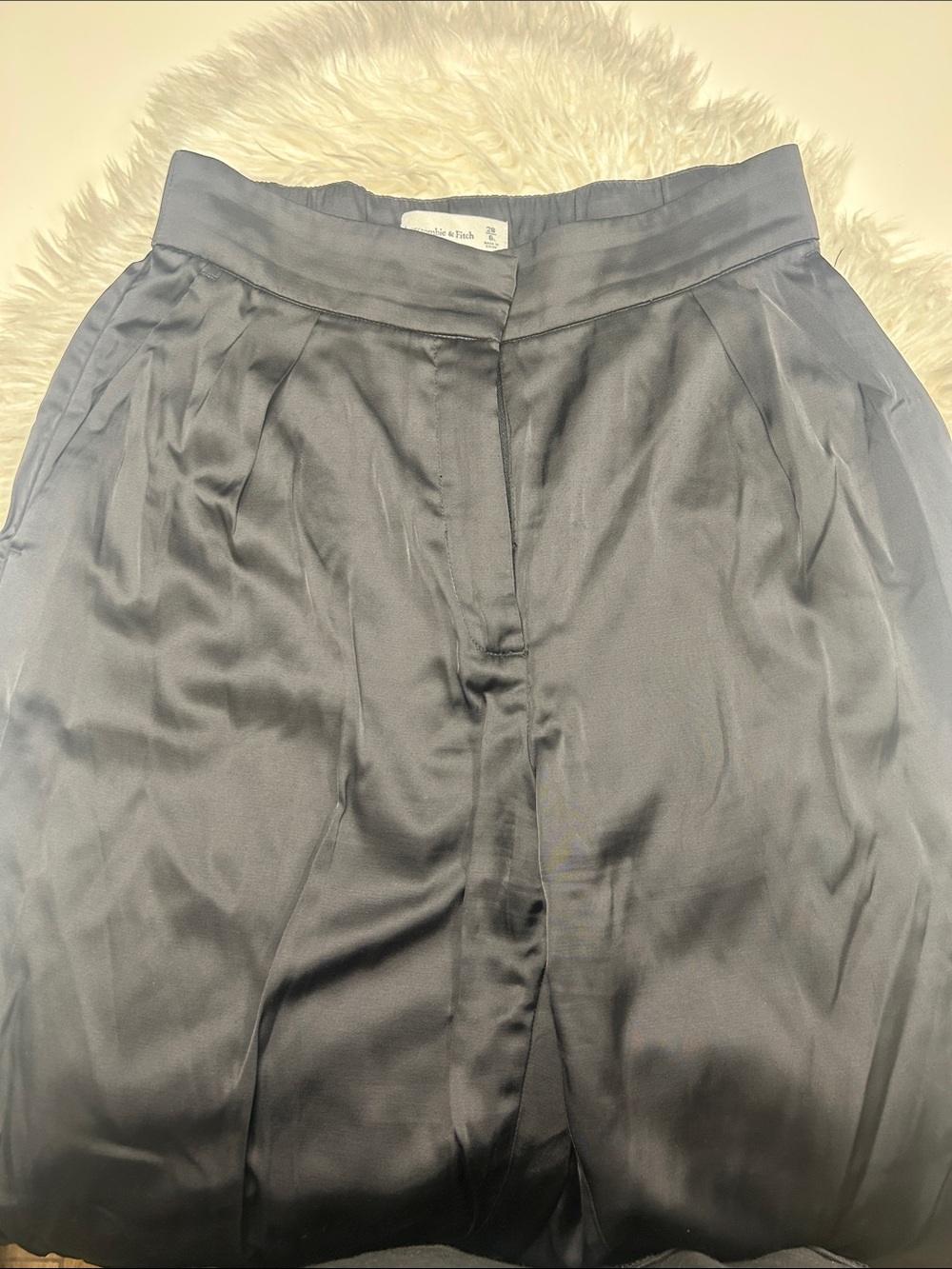 Abercrombie & Fitch Woman’s Black Satin Trousers Size 6 Long
